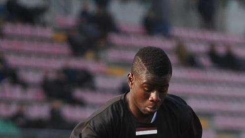 Kanoutè con la valigia in mano