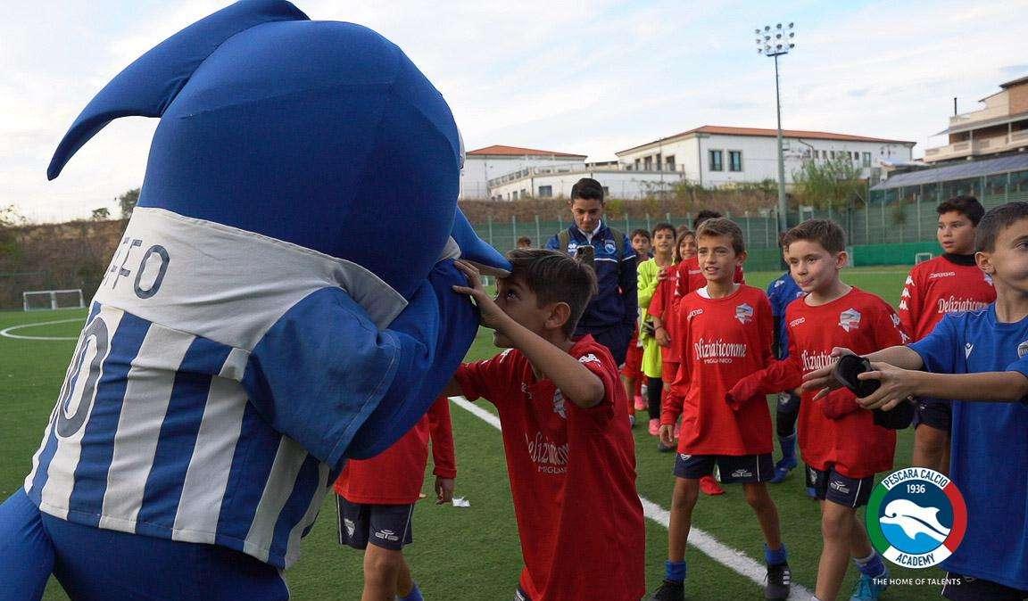 500 Delfini per la New Academy Cup