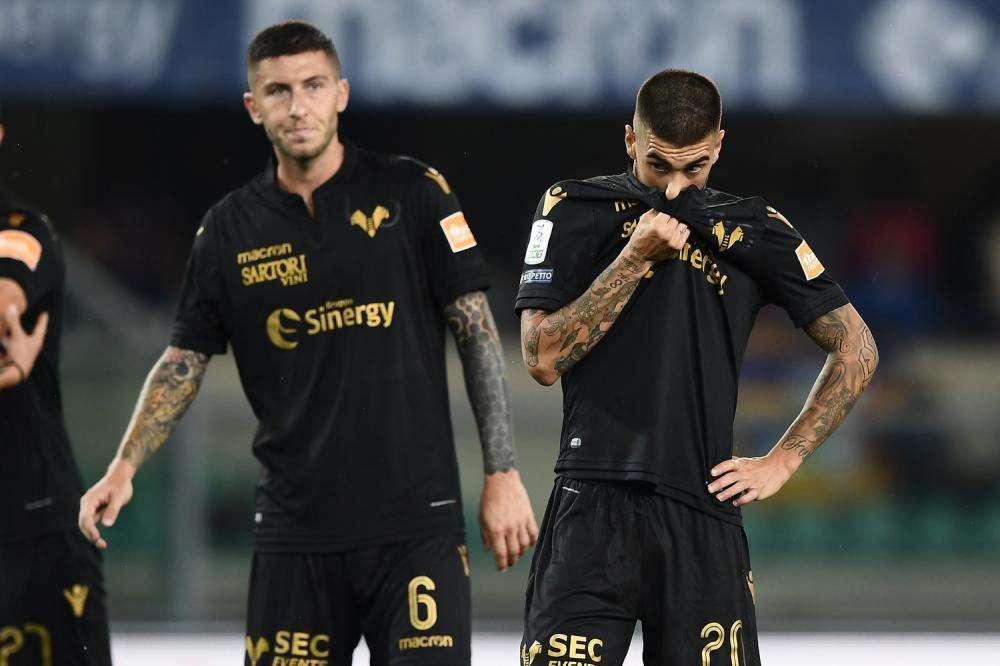 Verona in campo verso il Pescara. Da domani squadra in ritiro
