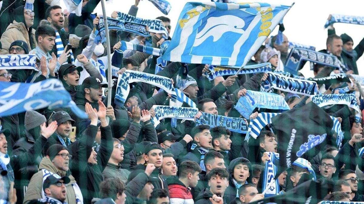 tifosi del Pescara a Modena