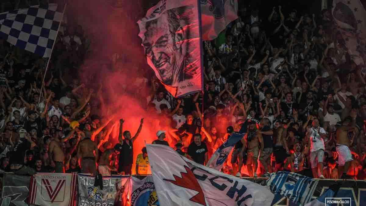 Pescara, il pubblico è da Serie B ma la squadra affonda: peggior difesa del campionato e penultimo posto