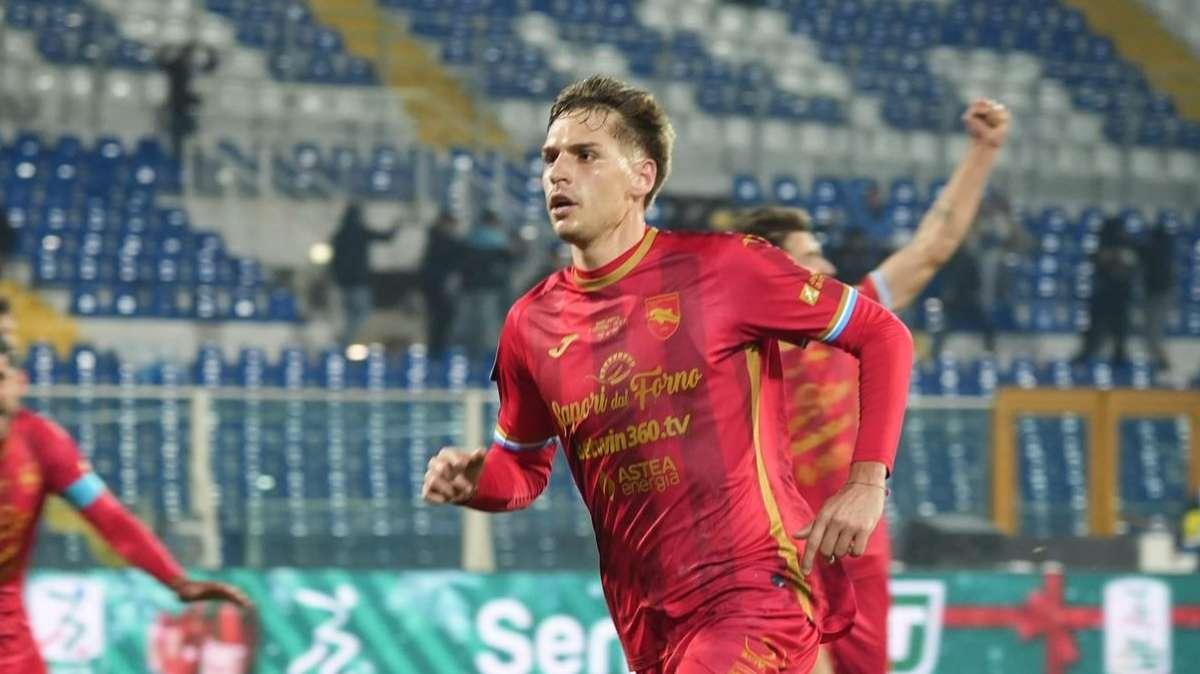 Pescara sfida il fortino Juve Stabia: Olzer avvisa tutti, “Serviranno attenzione e cinismo”