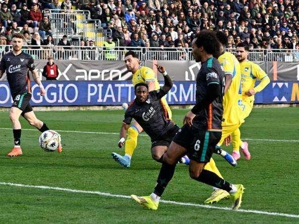 Orgoglio e rimpianti: il Pescara cade a Venezia ma non si inginocchia