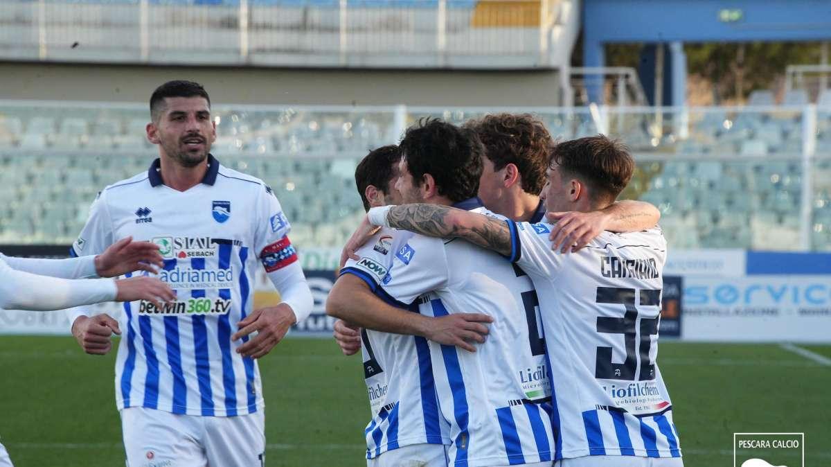 Torres-Pescara, i biancazzurri convocati da Bucaro