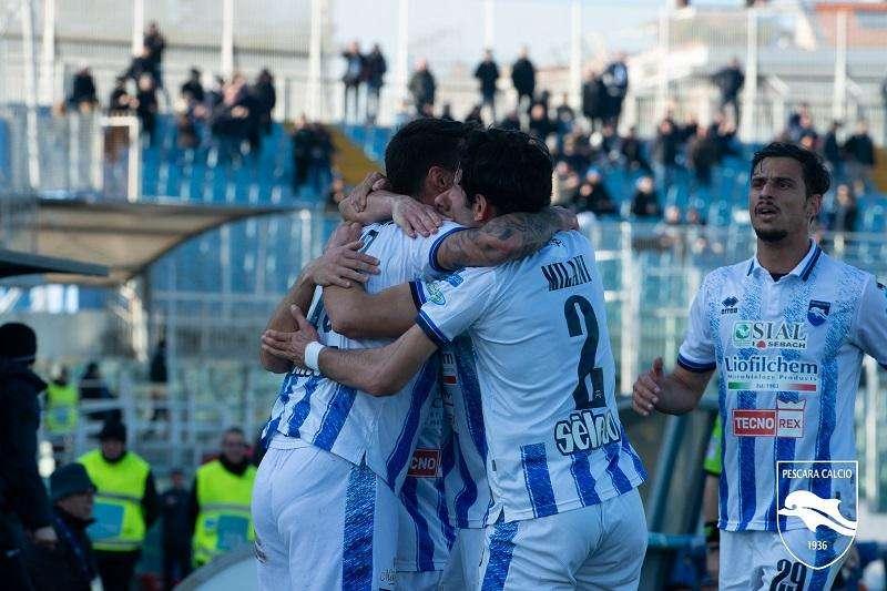 Rivoluzione Pescara: un solo superstite in attacco