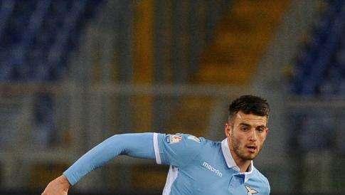 Lazio, Hoedt: "Pensiamo prima al Pescara poi al derby"