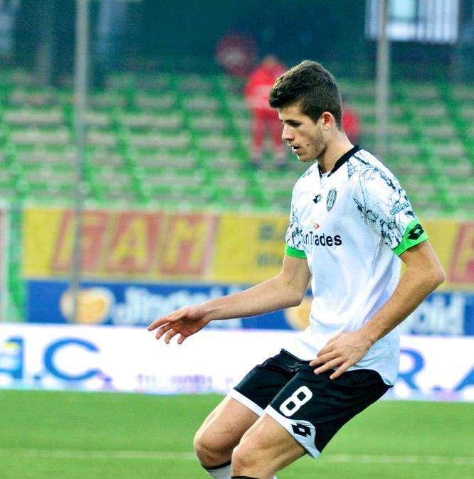 Pescara-Novara: due squalificati per parte