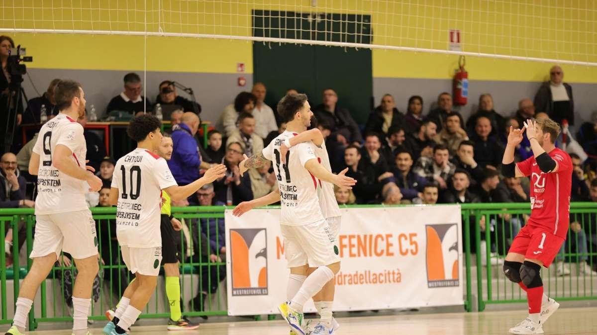 Calcio a 5: Pordenone C5, battuta la capolista