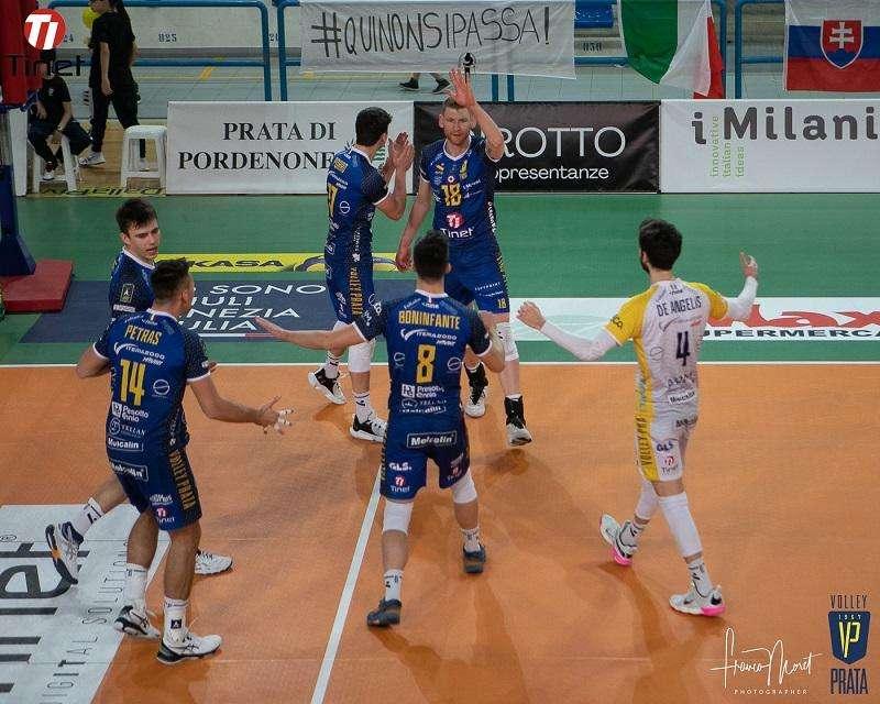 Volley: la Tinet Prata porta a casa 1 punto dall'ennesimo tie break contro la Videx