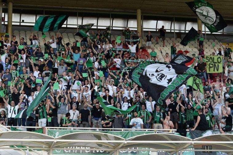 Pordenone Calcio: tifo neroverde al seguito ed in città