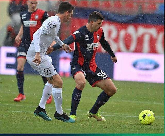 Pesante sconfitta allo Scida per i ramarri; Crotone-Pordenone 4-1, il tabellino