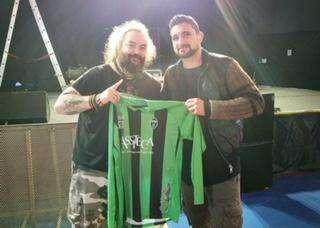 Cavalera, icona mondiale della musica metal, al Deposito con la casacca Neroverde