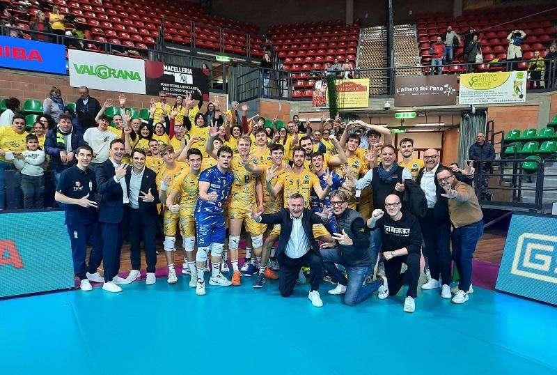 Volley: la Tinet Prata conquista Cuneo e la testa della classifica