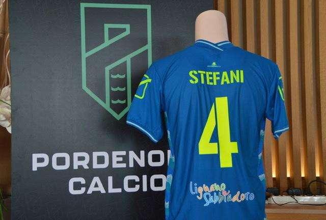 Pordenone Calcio: al "Teghil" di Lignano per i prossimi 3 anni. Terza maglia blu FVG