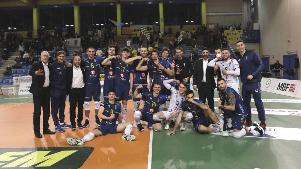 Volley: la Tinet Prata stoppa Casarano e fa propria Gara 1 di semifinale 