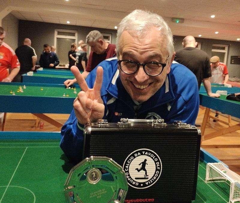 Subbuteo: Marco Pinausi Re di Scozia. Vinto il "silver" del Torneo Internazionale di Calcio Tavolo di Glasgow