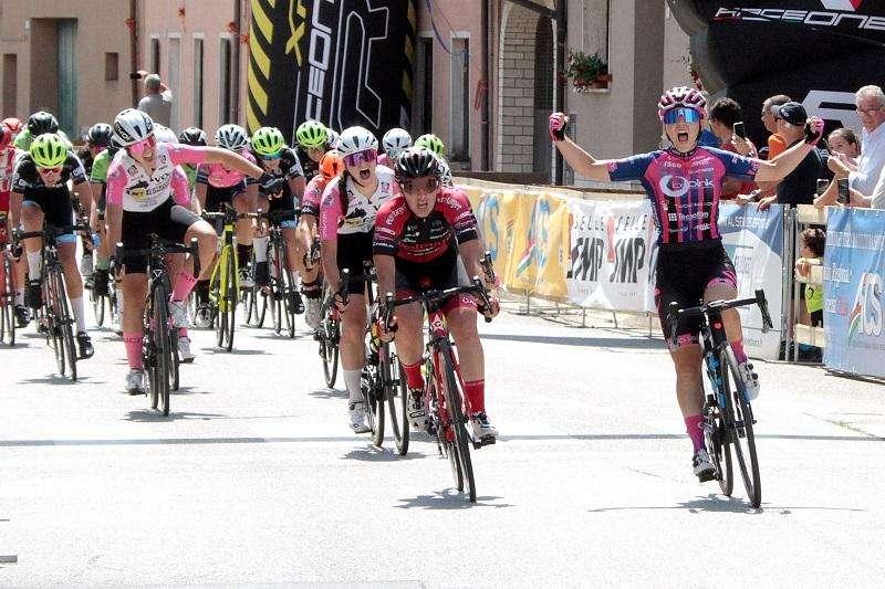 Ciclismo: volata vincente di Basilico al Giro della Provincia di Pordenone Donne