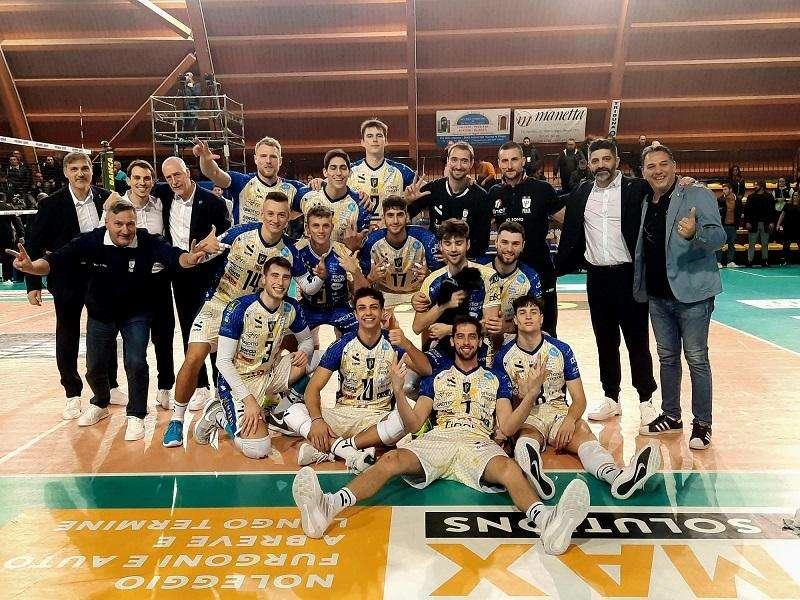 Volley: la Tinet Prata  si impone per 0-3 a Pineto e rosicchia un punto alla capolista
