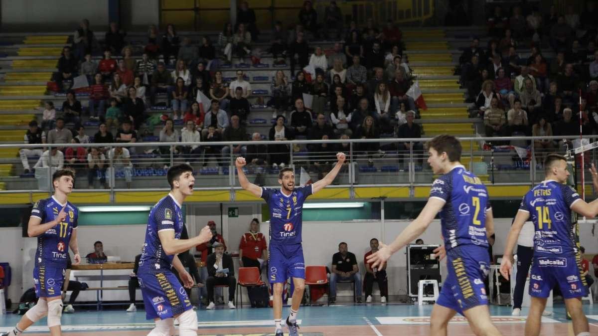 Volley: laTinet Prata sul filo di lana in ogni set lascia il primo round ai Lupi
