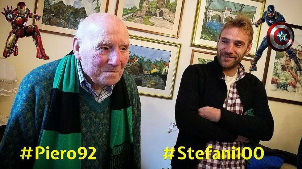 Pordenone Calcio: nonno Piero consegna a Stefani la maglia celebrativa per le 100 gare in neroverde