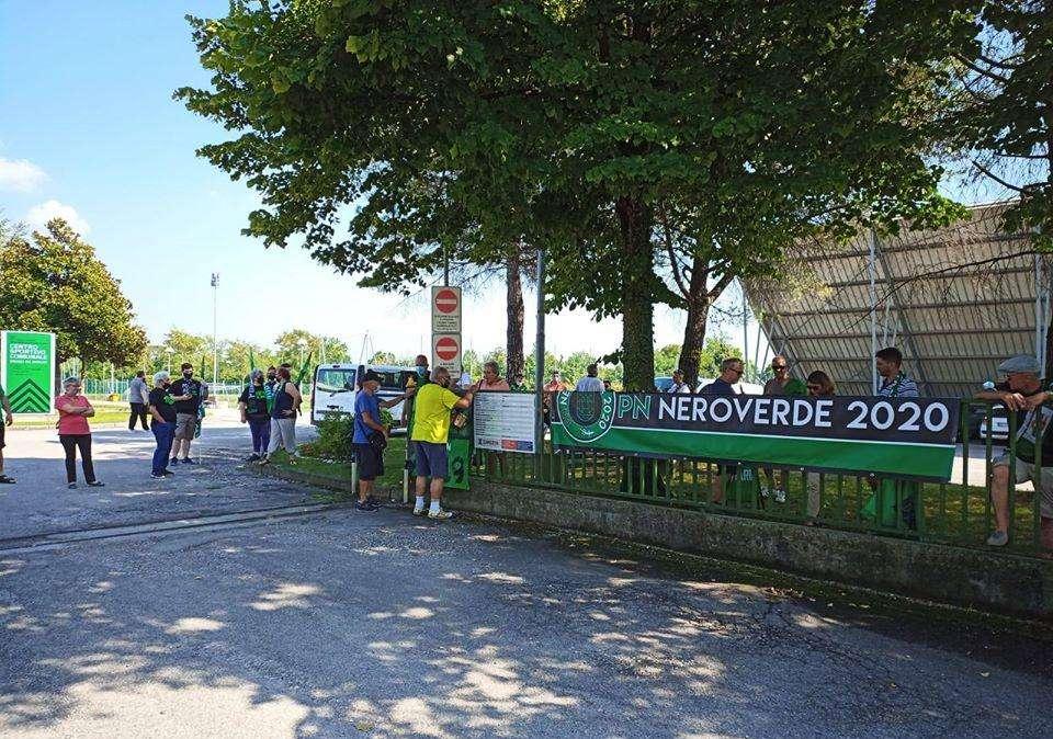 Pordenone Calcio: tifosi al De Marchi per i Ramarri rientrati da Frosinone (VIDEO)