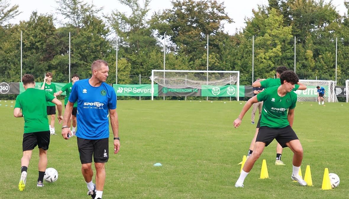 Centro sportivo "B. De Marchi": via libera alle nuove torri faro del campo principale