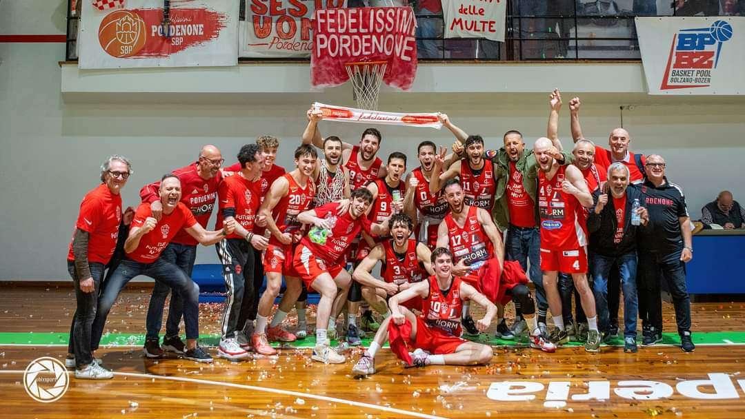 Basket:  HORM promossa in B. Stagione trionfale per il basket cittadino