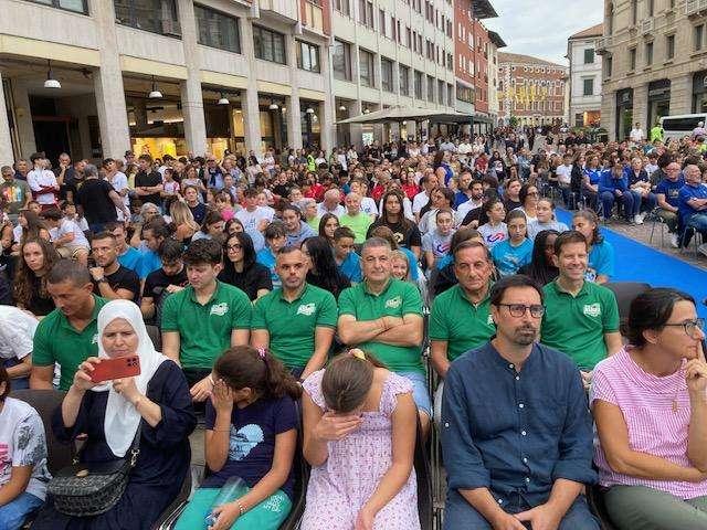 Galà dello sport, ben 278 atleti di 27 società sportive hanno sfilato in piazza a Pordenone