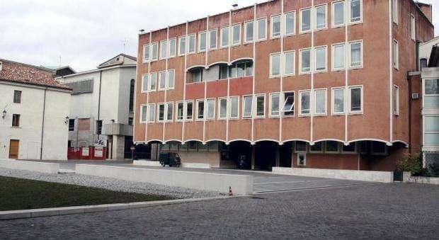 Cosenza-Pordenone, maxischermo in Piazzetta Calderari