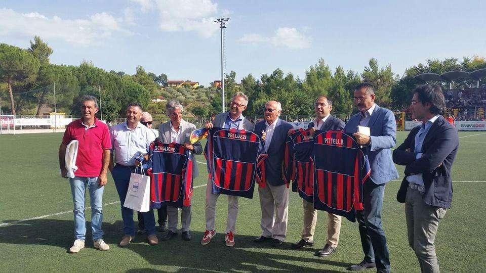Al "Curcio" fischi per Pittella e Lacorazza.