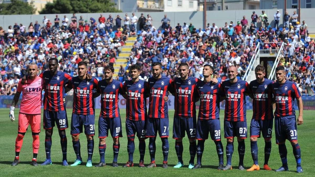 Emilio Longo sarà il nuovo allenatore dl Crotone mentre il nuovo ds dei pitagorici dovrebbe essere Amodio Junior