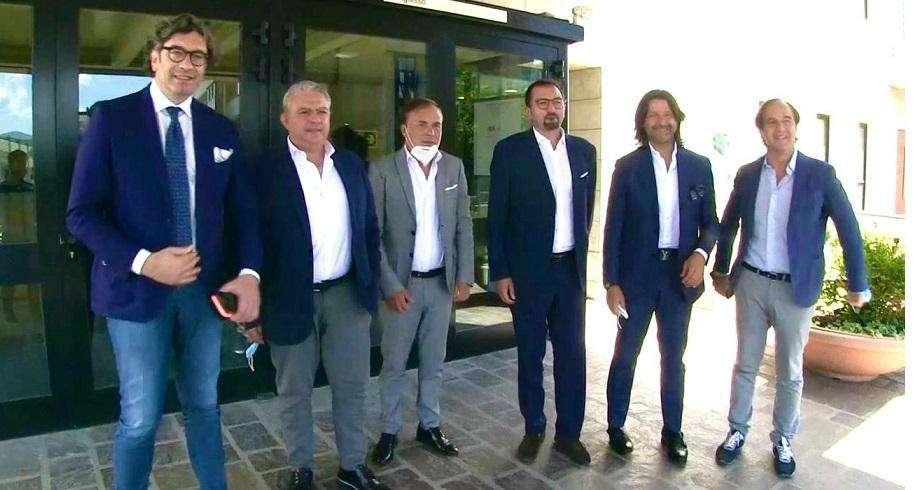 Il presidente Caiata ed altri cinque presidenti di società professionistiche lucane questa mattina si sono dati appuntamento in Regione