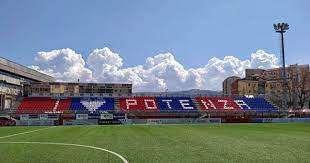 Potenza, ieri una delegazione di tifosi ha parlato con la squadra rossoblù al termine del match con il Foggia