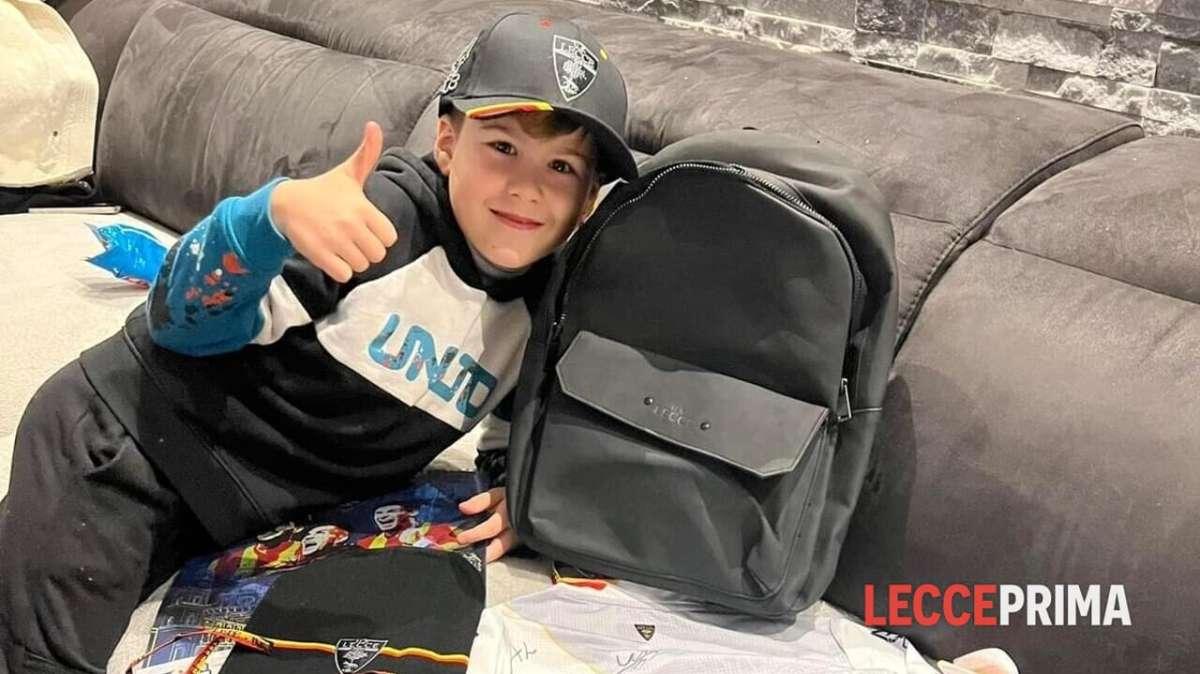 Tifosi del Milan rubano cappellino ad un bambino tifoso del Lecce... il club salentino omaggia il piccolo di doni giallo-rossi