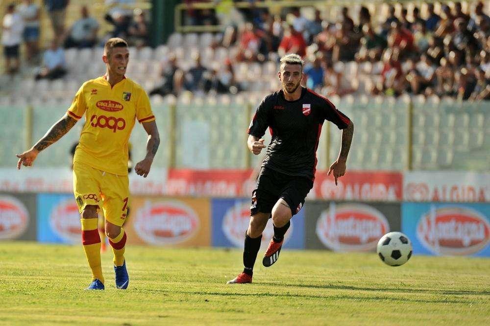 Posticipo Sicula Leonzio-Catanzaro 1-2, torna Auteri e il Catanzaro riprende a vincere