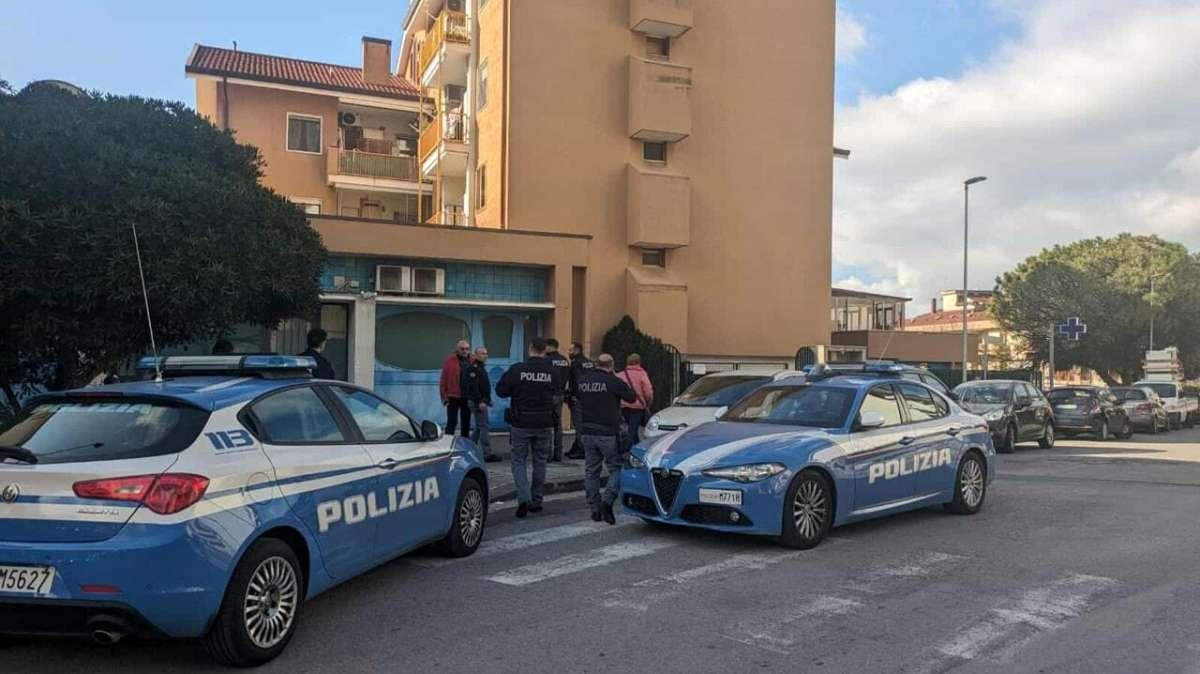 "Scusi posso entrare? Devo parlare di Salernitana!". Al diniego un uomo danneggia la sede di Telecolore