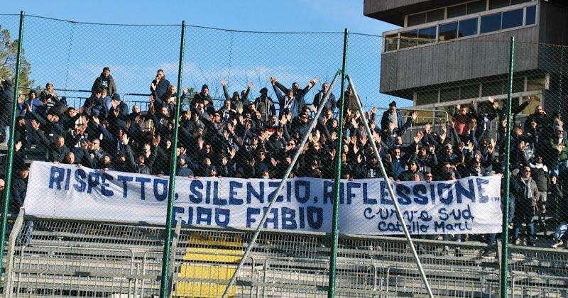 Bel gesto da parte dei tifosi della Cavese.