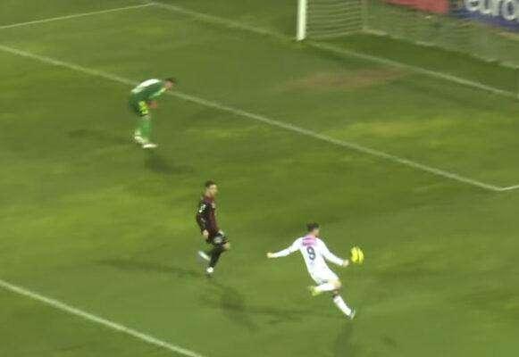 Foggia-Palermo: il portiere locale si fa male e Brunori segna a porta vuota. Polemiche e proteste allo Zaccheria