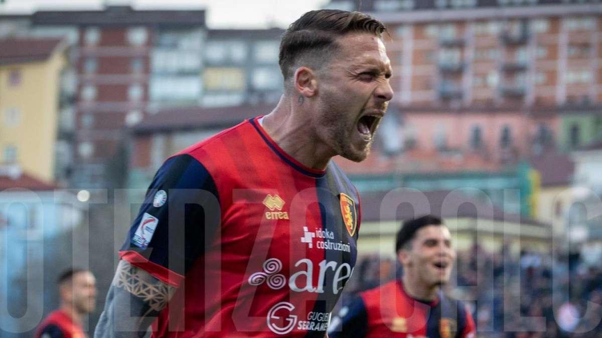 Il capitano e bomber rossoblù Caturano fa 400 presenze tra i professionisti