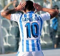 Rapina una banca con la maglia di...