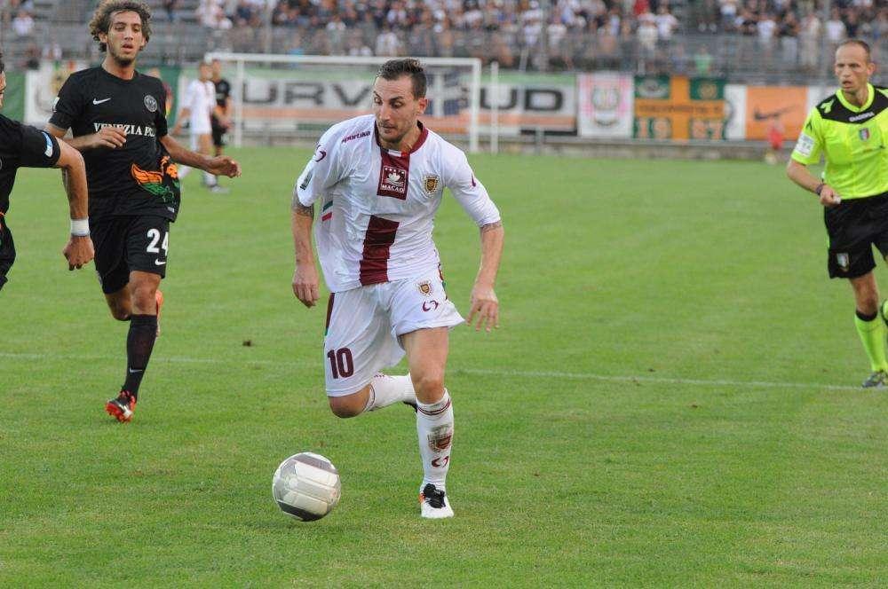 Seconda rete consecutiva per l'attaccante potentino Nolè con la maglia del Fondi...