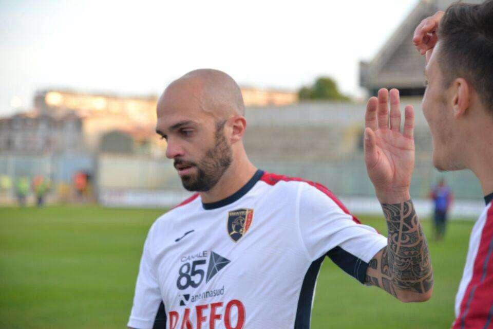 Per l'ex Taranto Pera doppietta e minacce...
