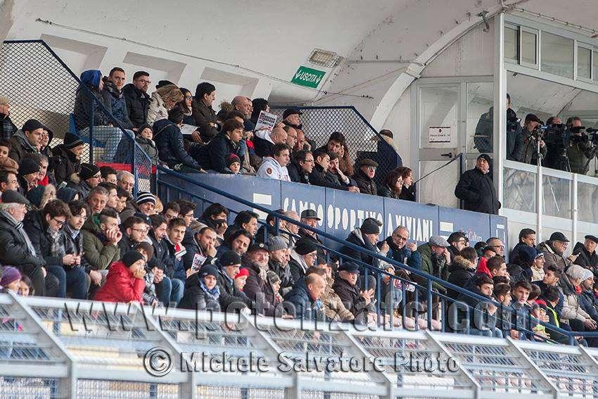 Ospiti interessati e interessanti nella tribuna centrale dello stadio Viviani.