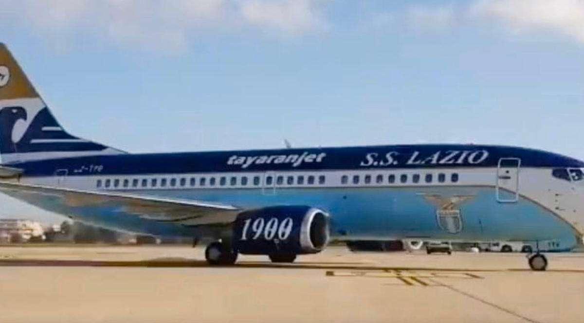 Alcune squadre si fanno gli stadi, altre... l'aereo