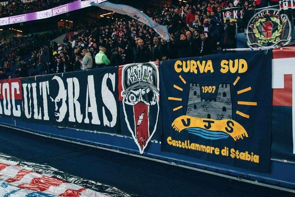 Striscione della Juve Stabia durante Psg-Milan, si rinnova il gemellaggio tra le due tifoserie