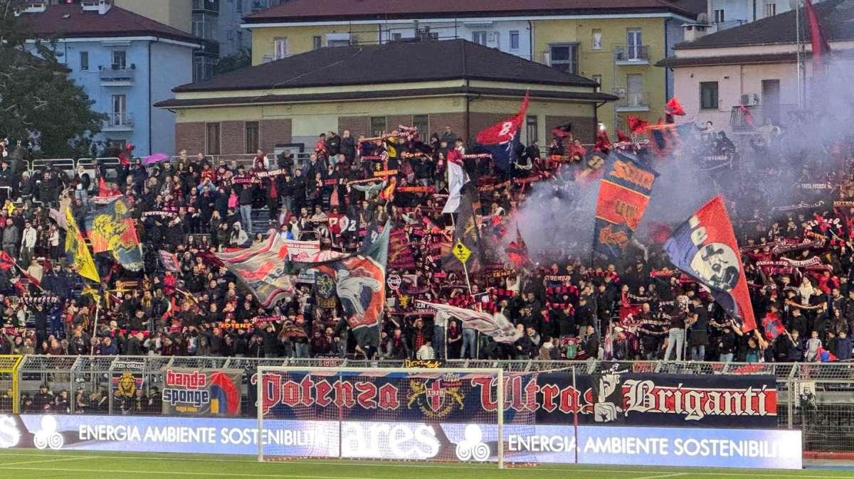 Potenza–Picerno, esauriti i biglietti Curva: sarà una bolgia al "Viviani"