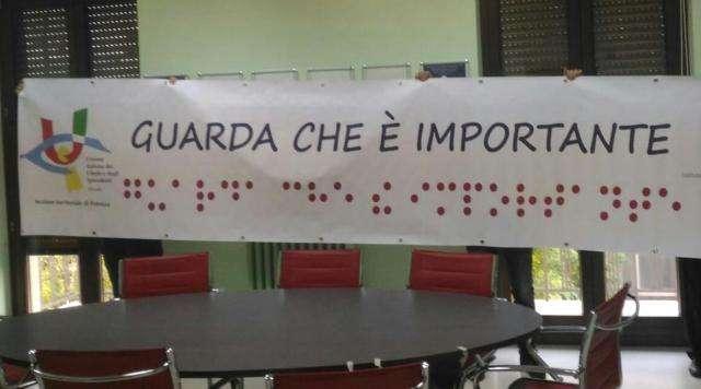 Lo striscione dell'iniziativa 