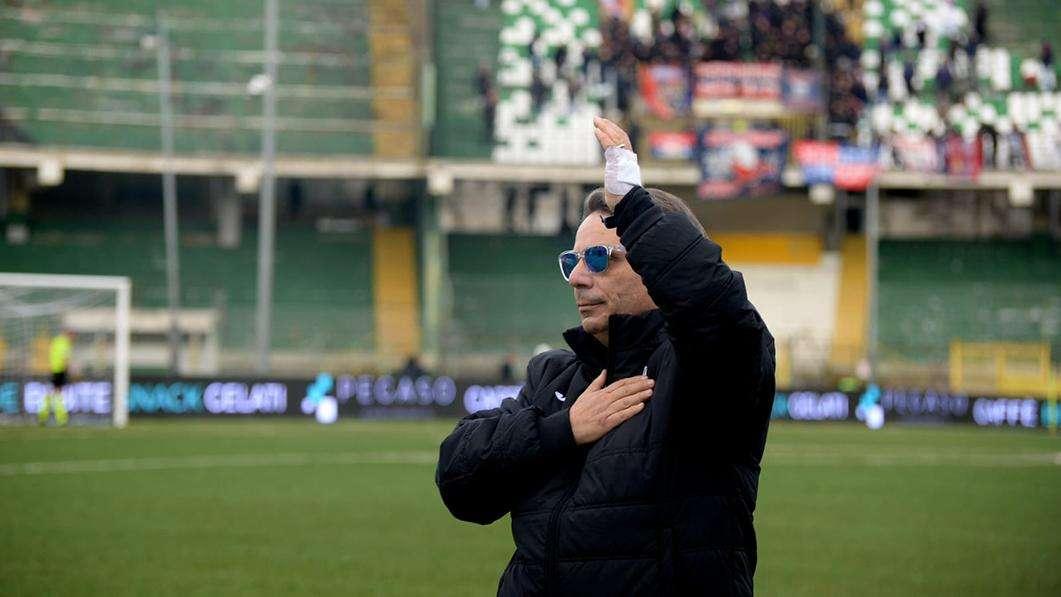 Urla forsennate negli spogliatoi e microfoni spenti per mister Capuano, il Taranto opta per il silenzio stampa dopo la sconfitta di Avellino