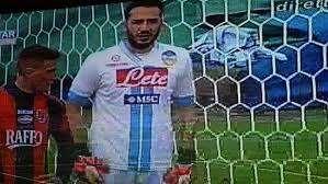 Il portiere della Scafatese para...con la maglia del Napoli...