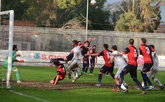 Pazza serie D: Giocatori aggrediti e rapinati dopo il successo in trasferta...